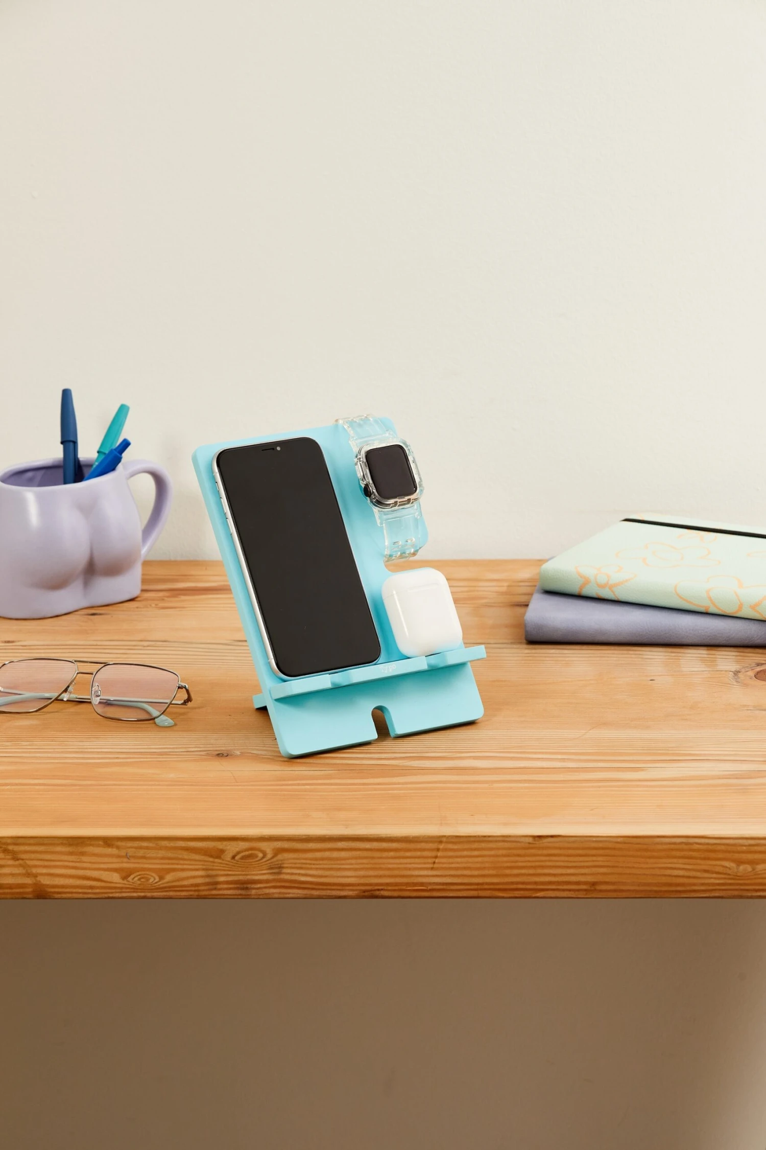 Typo Tech Accessories Collapsible Tech Hub 4 Typo Tech Accessories Collapsible Tech Hub - Image 2